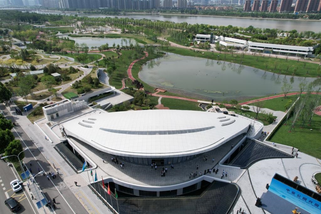 這是位于西安的中亞公園航拍畫(huà)面。新華社記者付瑞霞 攝