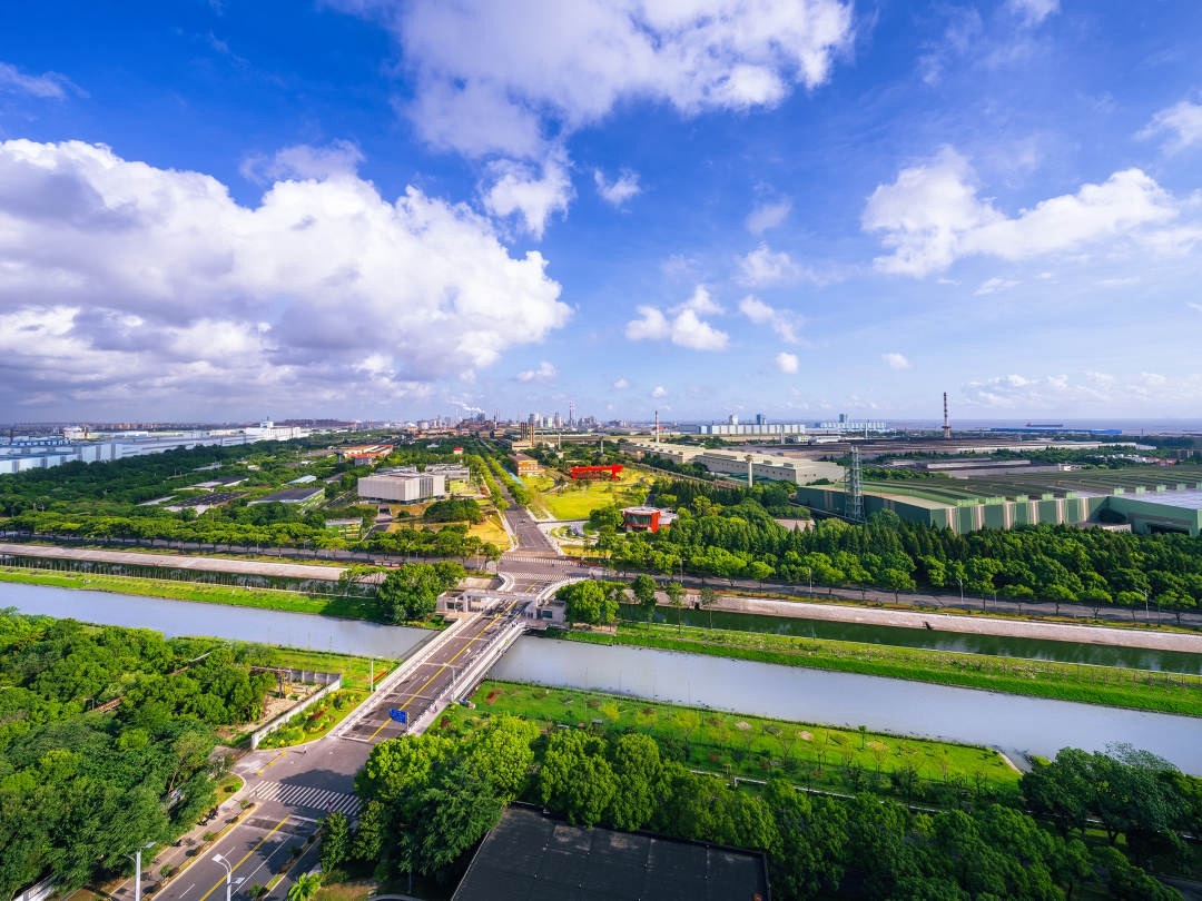 位于長江口的上海寶鋼廠區(qū)，有生態(tài)花園工廠的美譽(yù)。劉繼鳴攝