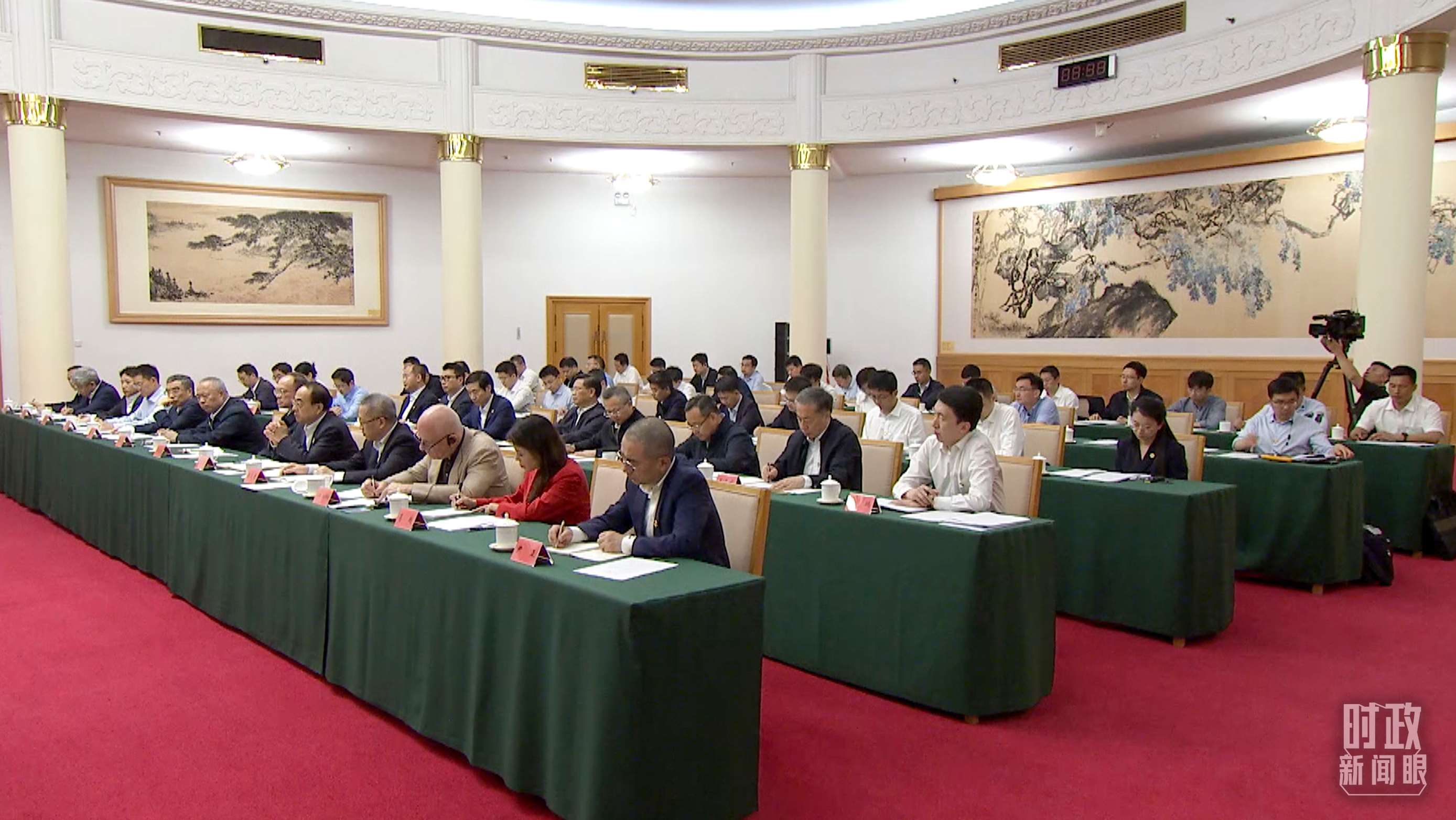 企業(yè)和專家座談會現(xiàn)場。