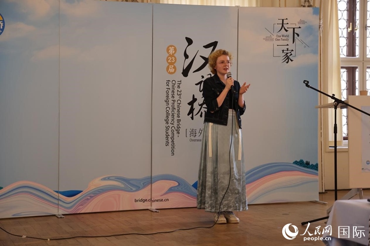 李歡欣在比賽中用中文演講。人民網(wǎng)記者 劉仲華攝
