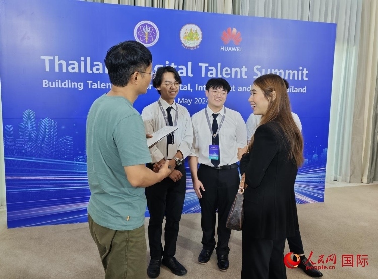 泰國國立法政大學(xué)學(xué)生接受本網(wǎng)采訪。李映民攝