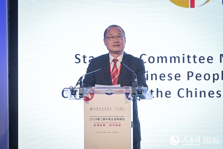 香港中華總商會(huì)會(huì)長(zhǎng)、香港新華集團(tuán)主席蔡冠深致辭。人民網(wǎng) 郭錦標(biāo)攝