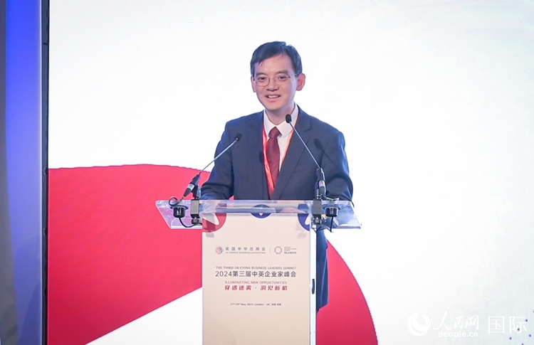 英國(guó)中國(guó)商會(huì)會(huì)長(zhǎng)、中國(guó)銀行倫敦分行行長(zhǎng)方文建致辭。人民網(wǎng) 郭錦標(biāo)攝