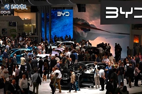 中國新能源汽車亮相德國車展，引發(fā)圍觀