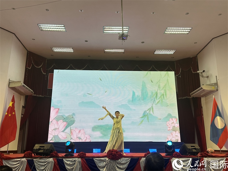 圖片：老撾選手參加第二十三屆漢語橋世界大學(xué)生中文比賽老撾賽區(qū)決賽。孫廣勇攝