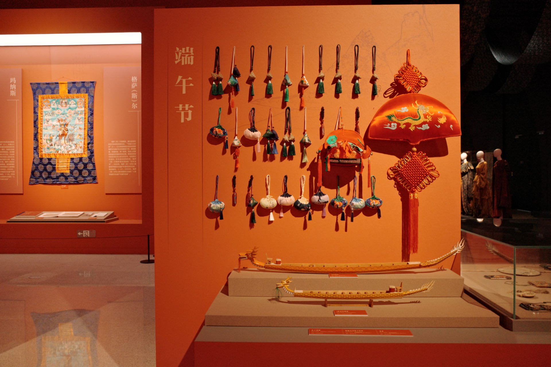 “氣象萬(wàn)千——中國(guó)非遺保護(hù)實(shí)踐主題展”展示了端午節(jié)主題的非遺。人民網(wǎng)記者 劉微攝