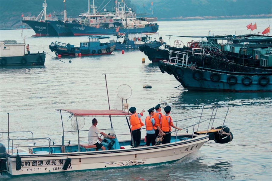 圖為寧德市霞浦縣溪南鎮(zhèn)“海管中隊(duì)”開展海上流動(dòng)日常巡查