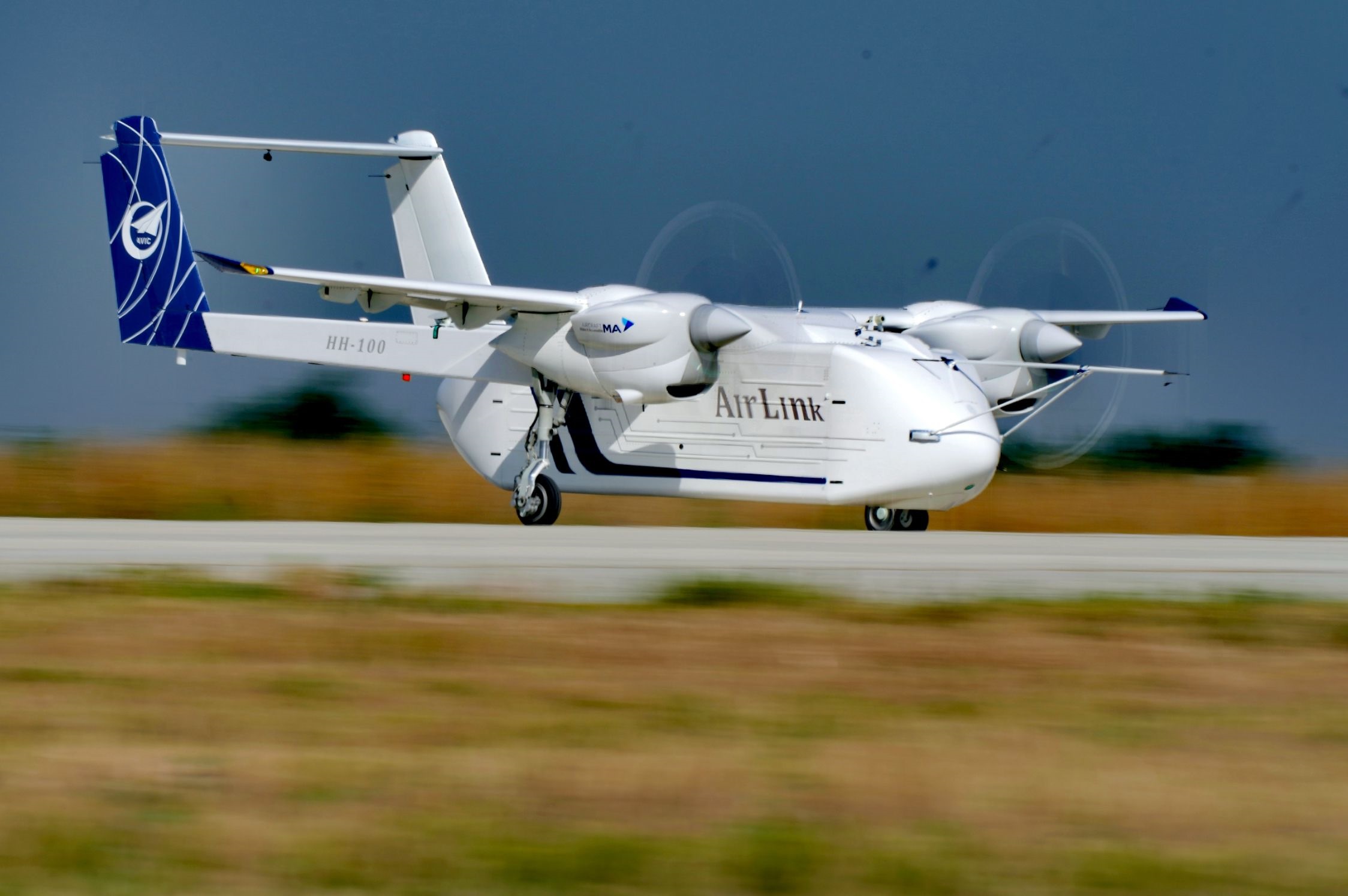 △2024年6月12日，HH-100航空商用無(wú)人運(yùn)輸系統(tǒng)驗(yàn)證機(jī)在西安藍(lán)田通用機(jī)場(chǎng)首飛成功。