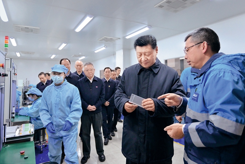 2024年3月18日至21日，中共中央總書記、國家主席、中央軍委主席習近平在湖南考察。這是18日下午，習近平在中德合資企業(yè)巴斯夫杉杉電池材料有限公司考察。 新華社記者 謝環(huán)馳/攝