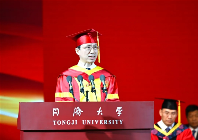 同濟(jì)大學(xué)校長、中國工程院院士鄭慶華