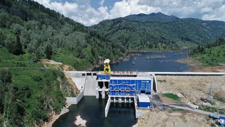 這是2021年7月28日拍攝的哈薩克斯坦圖爾古孫水電站（無人機(jī)照片）。新華社發(fā)（奧斯帕諾夫攝）