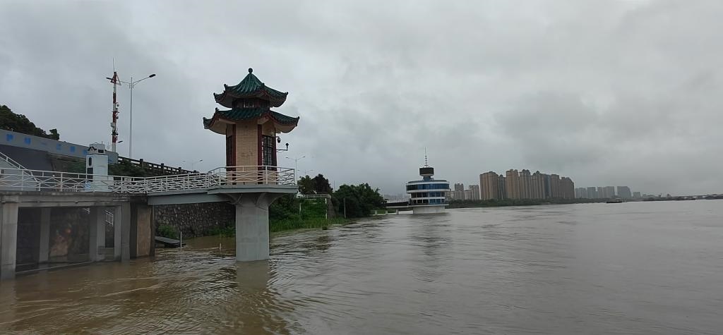 圖為洞庭湖的標(biāo)志性水文站城陵磯站，也被稱為洞庭湖及長江流域水情“晴雨表”。（湖南省洞庭湖水利事務(wù)中心供圖）