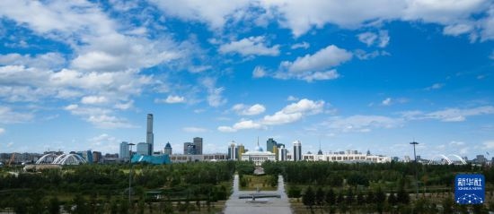 這是7月1日拍攝的哈薩克斯坦首都阿斯塔納的天際線。新華社記者 王建華 攝