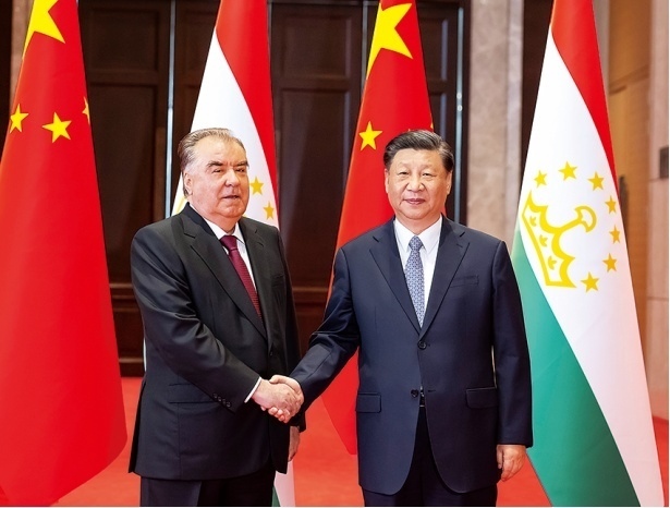 2023年5月，國家主席習(xí)近平在西安同來華出席中國—中亞峰會(huì)并進(jìn)行國事訪問的塔吉克斯坦總統(tǒng)拉赫蒙會(huì)談。新華社記者 丁海濤 攝