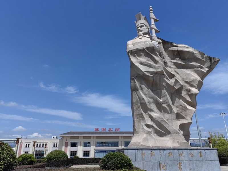 張騫雕塑。新華社記者 孫正好 攝