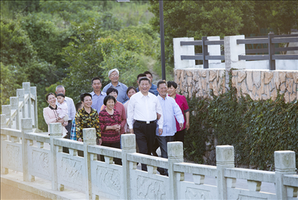 2015年5月25日，習(xí)近平總書記在浙江省舟山市定海區(qū)干覽鎮(zhèn)新建社區(qū)視察。