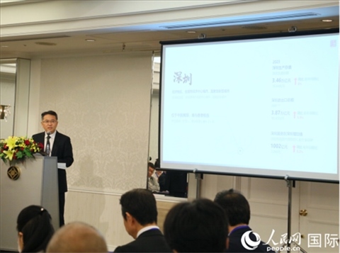深圳市人民政府國有資產(chǎn)監(jiān)督管理委員會黨委副書記、副主任徐國東進行深圳市推介。人民網(wǎng) 許可攝