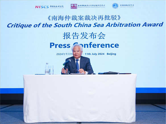 華陽海洋研究中心理事長、中國南海研究院學(xué)術(shù)委員會主席吳士存發(fā)布報(bào)告。華陽海洋研究中心供圖
