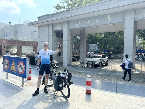 近日，同濟大學建筑與城市規(guī)劃學院Ole Bouman教授順利抵達上海。校方供圖
