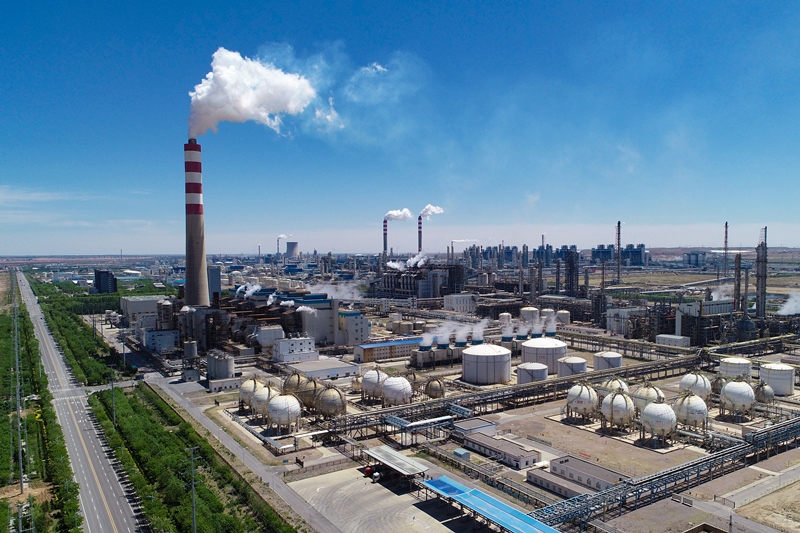 2021年5月16日拍攝的寧夏寧東能源化工基地。