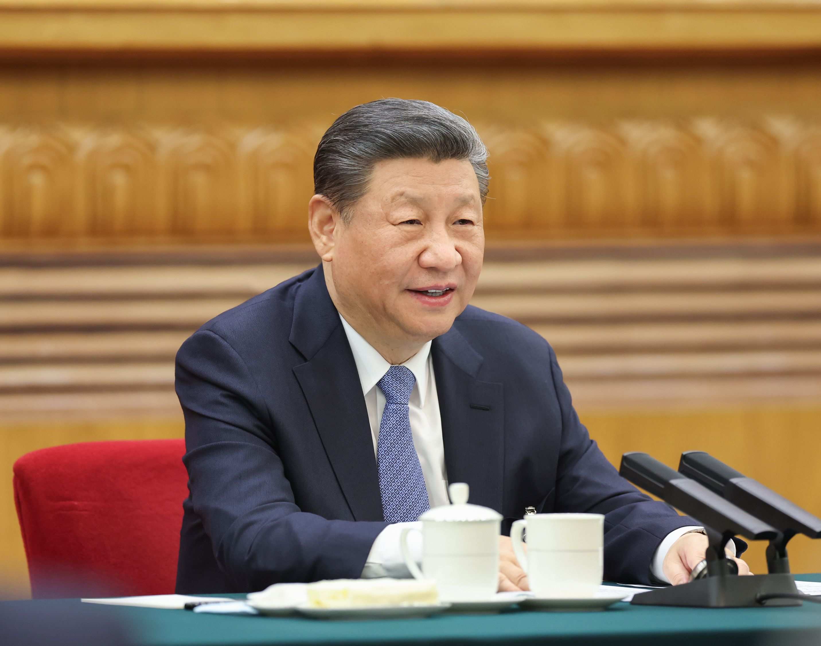 △ 2024年3月5日，中共中央總書記、國家主席、中央軍委主席習(xí)近平參加他所在的十四屆全國人大二次會(huì)議江蘇代表團(tuán)審議。