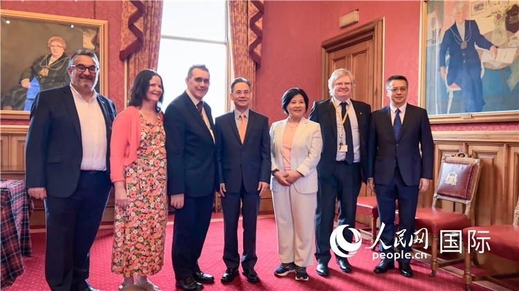 圖為阿伯丁市政廳會(huì)見現(xiàn)場(chǎng)。人民網(wǎng) 郭錦標(biāo)攝