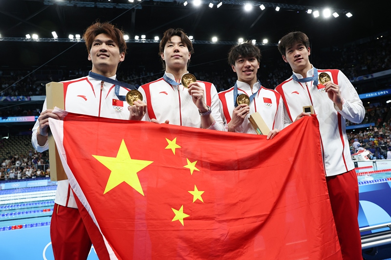 當?shù)貢r間2024年8月4日，巴黎奧運會游泳項目男子4×100米混合泳接力決賽，中國隊奪金。