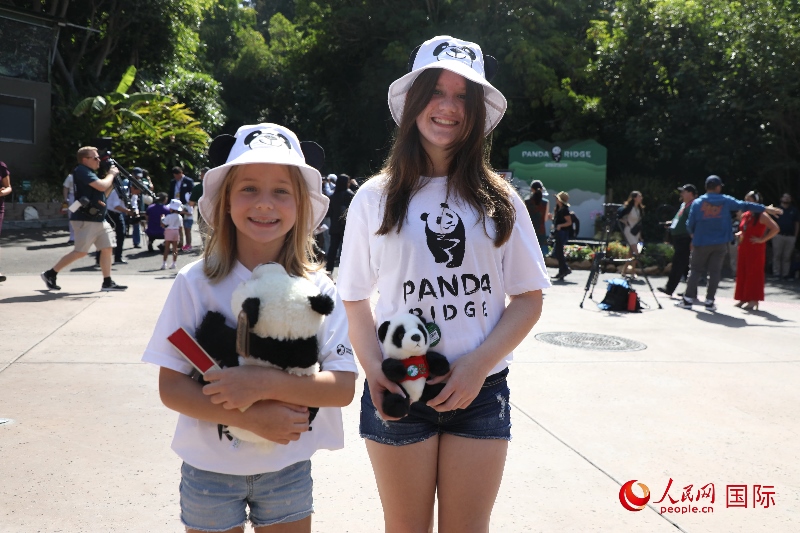 3、美國當?shù)卦S多民眾來圣迭戈動物園看熊貓。 人民網(wǎng)記者 李志偉攝
