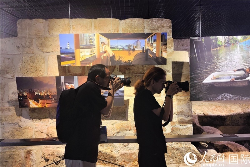 金磚國(guó)家城市主題攝影展現(xiàn)場(chǎng)。 人民網(wǎng)記者 于宏建攝