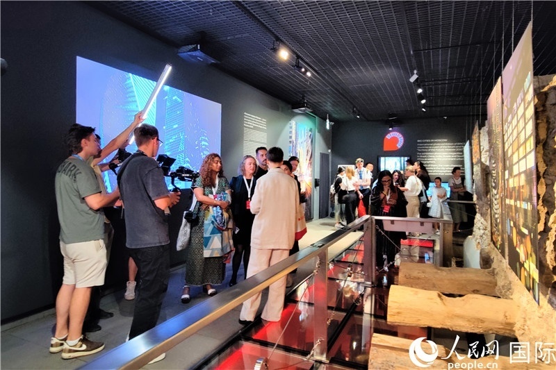 金磚國(guó)家城市主題攝影展現(xiàn)場(chǎng)。人民網(wǎng)記者 于宏建攝