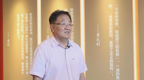圖為中國社會(huì)科學(xué)學(xué)院近代史研究所研究員張俊義接受媒體采訪。