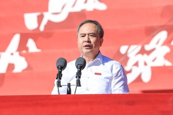 中國(guó)科學(xué)院院士、大連理工大學(xué)校長(zhǎng)賈振元在2024級(jí)新生開學(xué)典禮上致辭。校方供圖