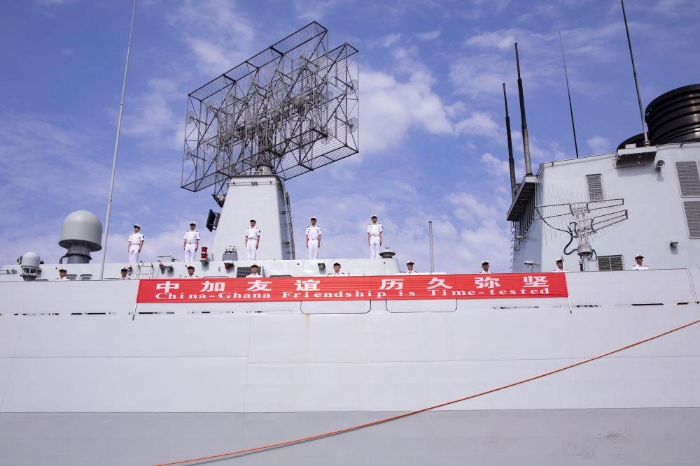 2023年6月27日，中國海軍第43批護(hù)航編隊(duì)抵達(dá)加納特馬港碼頭，開始對加納進(jìn)行為期4天的友好訪問。