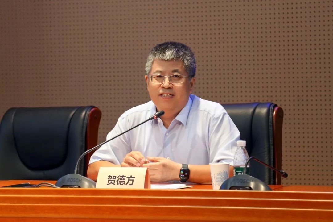 國務院參事、科技部原副秘書長、中國科技評估與成果管理研究會理事長賀德方致辭。主辦方供圖