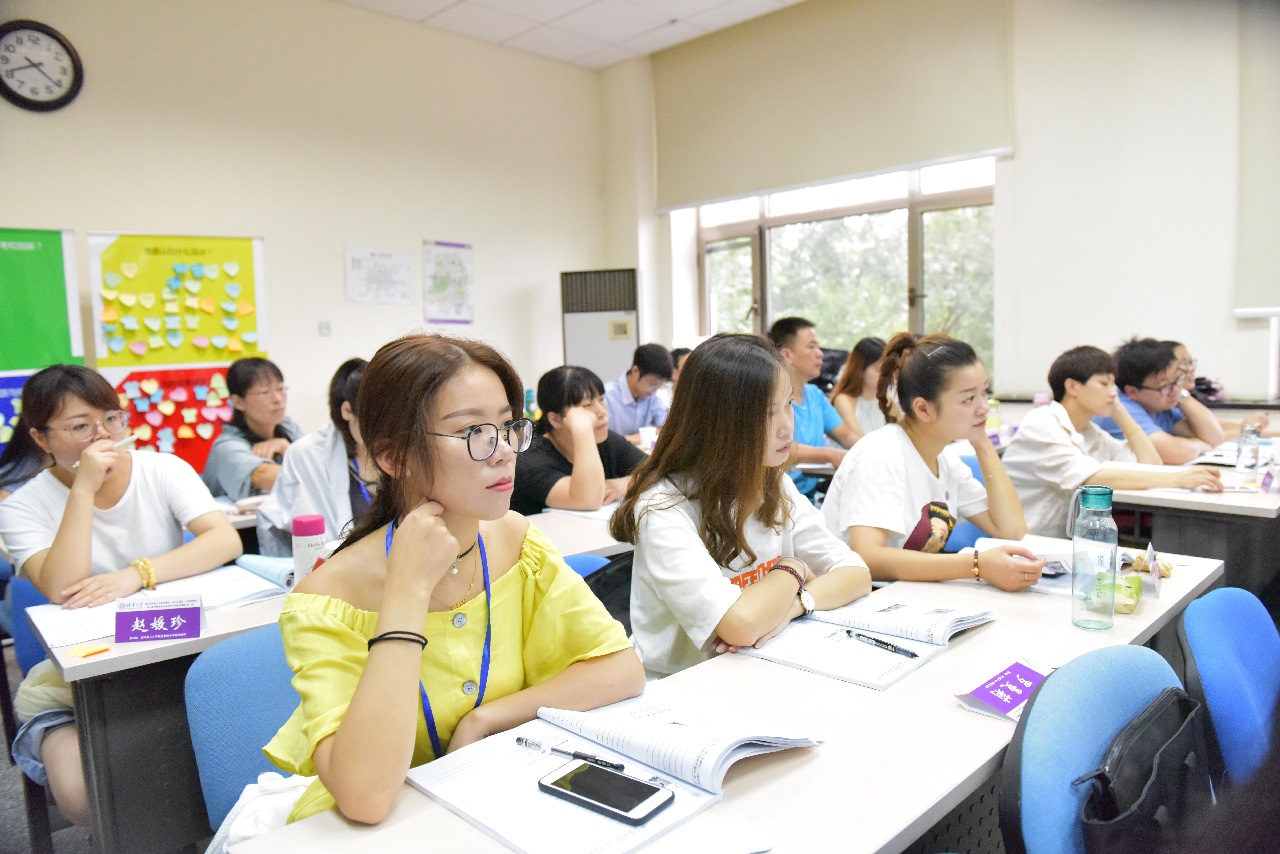 2018年8月，浦江縣實(shí)驗(yàn)小學(xué)教育集團(tuán)、浦陽(yáng)二小教育集團(tuán)組織骨干教師到清華大學(xué)研學(xué)（資料圖片）