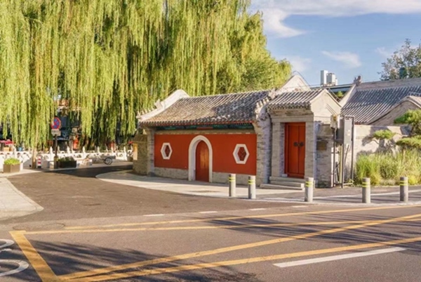 北京建筑大學(xué)古建保護(hù)與利用專(zhuān)業(yè)師生對(duì)北京德勝門(mén)內(nèi)大街開(kāi)展空間品質(zhì)綜合提升項(xiàng)目，圖為項(xiàng)目竣工后的實(shí)景圖。校方供圖