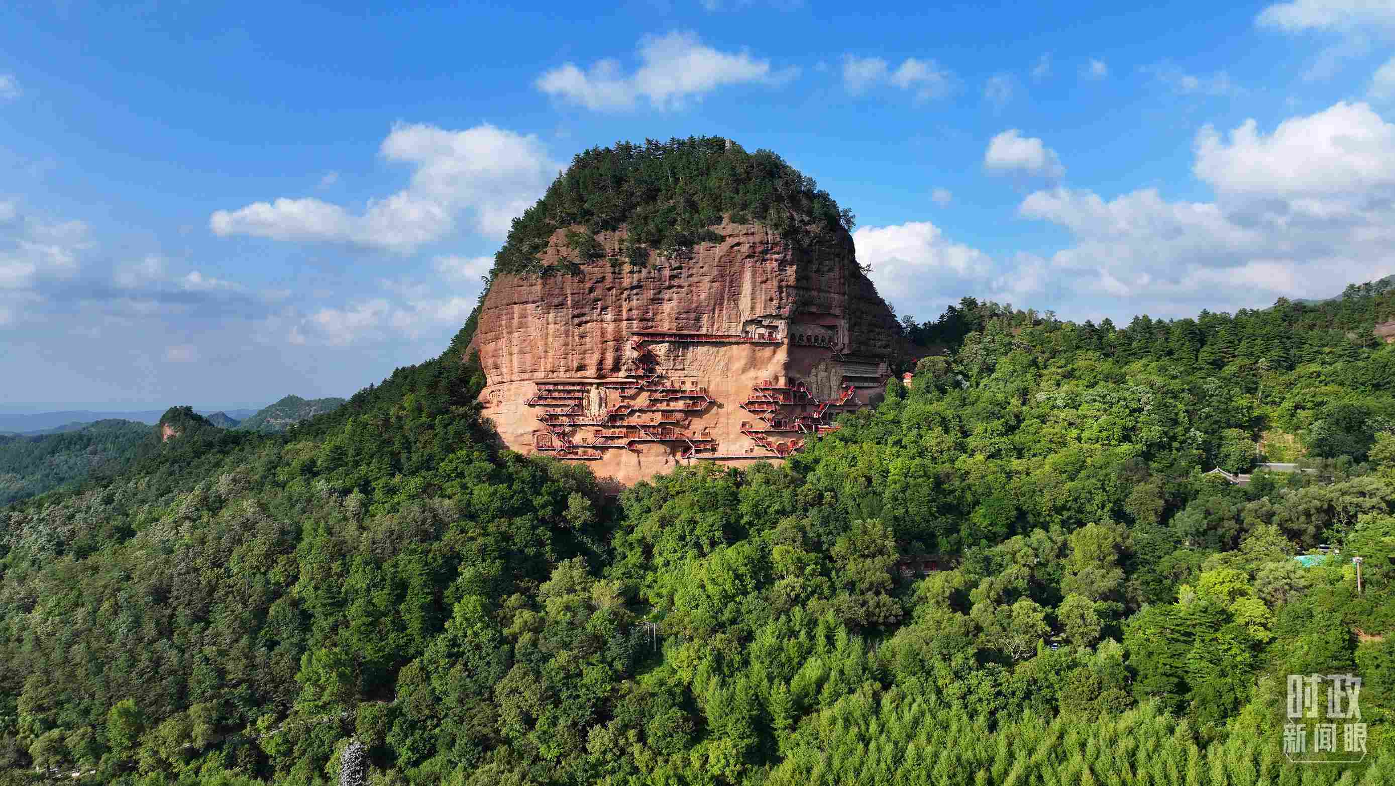 △麥積山因山形酷似麥垛而得名。