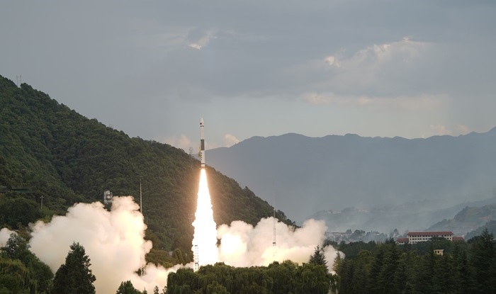 快舟一號甲運載火箭將天啟星座29~32星發(fā)射升空。楊熙攝