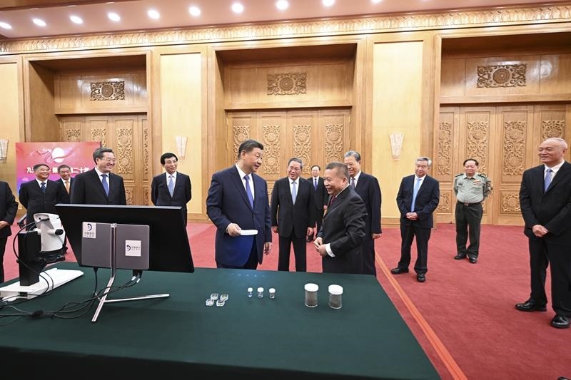 △2024年9月23日，習(xí)近平總書(shū)記等參觀(guān)月球樣品和探月工程成果展覽。