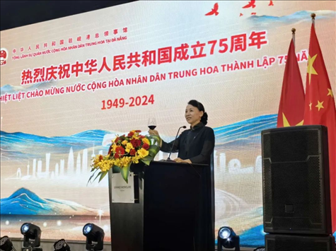 中國(guó)駐峴港總領(lǐng)事董碧幽在招待會(huì)上致辭。中國(guó)駐峴港總領(lǐng)館供圖