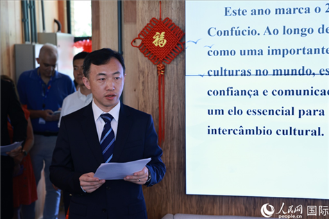 中國(guó)駐里約總領(lǐng)館副總領(lǐng)事王海濤在活動(dòng)現(xiàn)場(chǎng)致辭。人民網(wǎng)記者 陳海琪攝