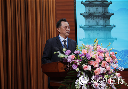 北京語言大學(xué)黨委書記倪海東在“走進中華文明——海絲印記 世遺泉州”主題人文交流活動中致辭。人民網(wǎng) 王婧攝