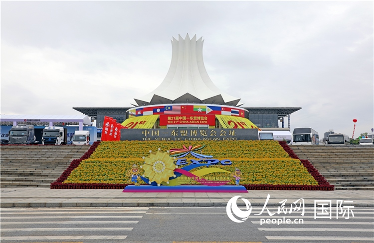 中國—東盟博覽會會址——南寧國際會展中心的外景之一。人民網(wǎng)記者 趙益普攝