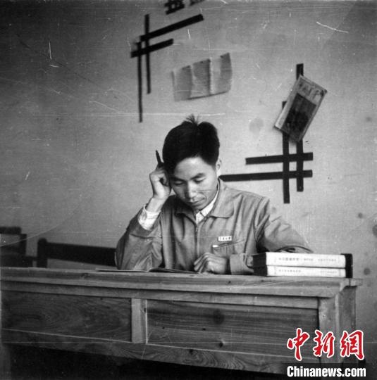 大學(xué)時(shí)期，龍樂豪在教室自習(xí)。(中國運(yùn)載火箭技術(shù)研究院供圖)