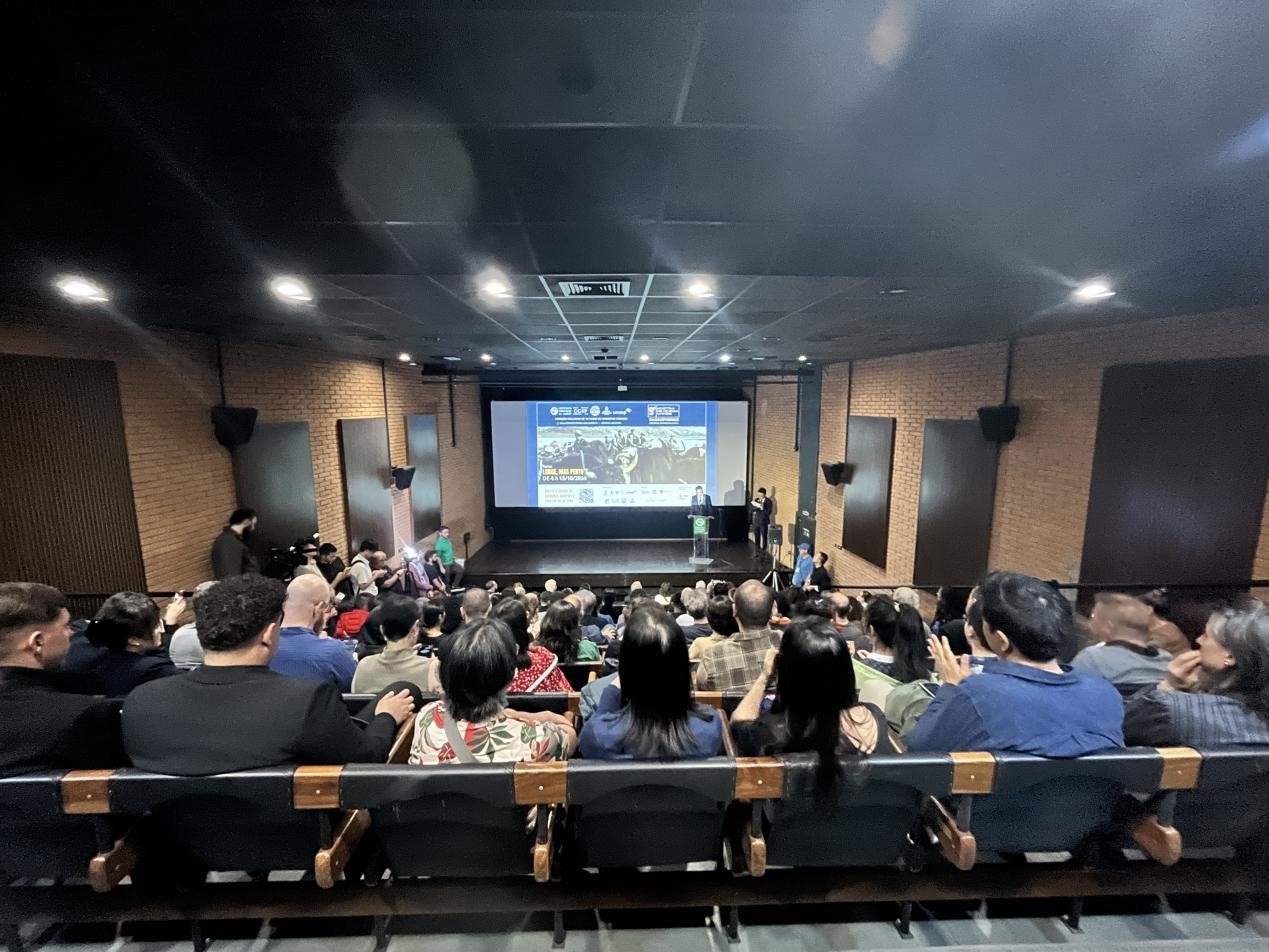 當(dāng)?shù)貢r(shí)間10月3日晚，由巴西圣保羅州立大學(xué)孔子學(xué)院舉辦的第九屆圣保羅中國(guó)電影展在圣保羅文化中心拉開帷幕。巴西圣保羅州立大學(xué)孔子學(xué)院供圖