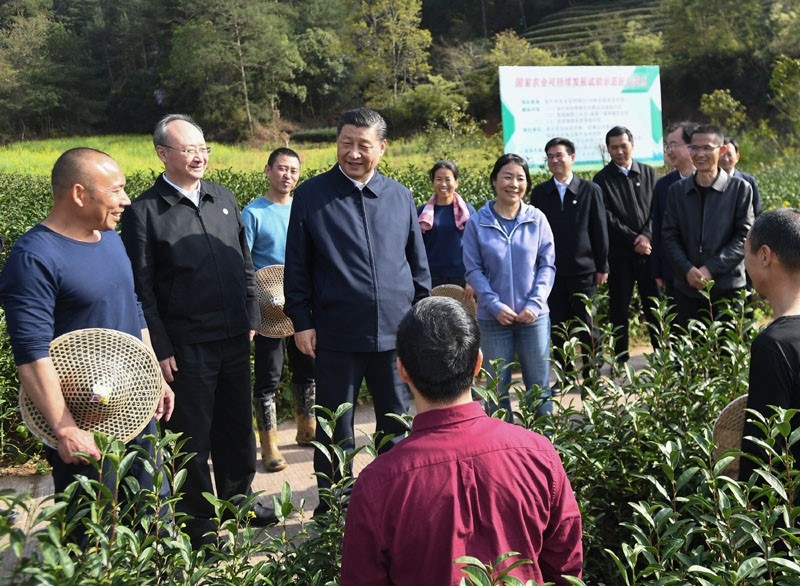 2021年3月22日，習(xí)近平總書記在福建南平武夷山市星村鎮(zhèn)燕子窠生態(tài)茶園，同科技特派員、茶農(nóng)親切交流，了解當(dāng)?shù)夭璁a(chǎn)業(yè)發(fā)展情況。