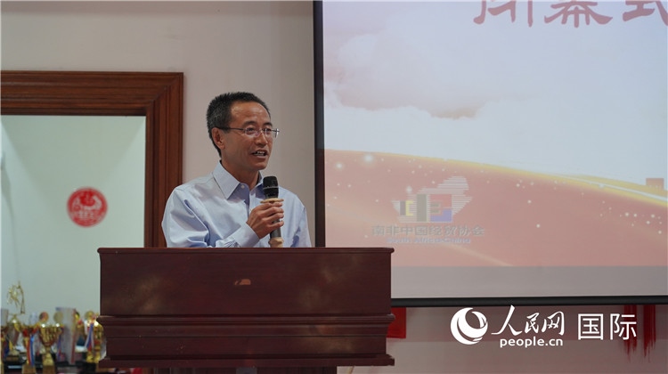 中國(guó)駐約翰內(nèi)斯堡代總領(lǐng)事周育江在閉幕式上致辭。 人民網(wǎng) 張茜攝