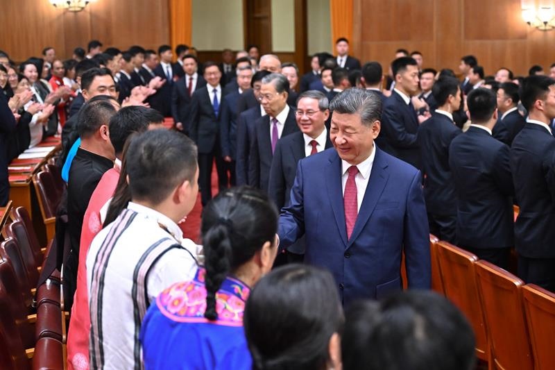2024年9月29日晚，慶祝中華人民共和國成立75周年音樂會在京舉行。習(xí)近平總書記等黨和國家領(lǐng)導(dǎo)人，同3000多名觀眾一起觀看演出。