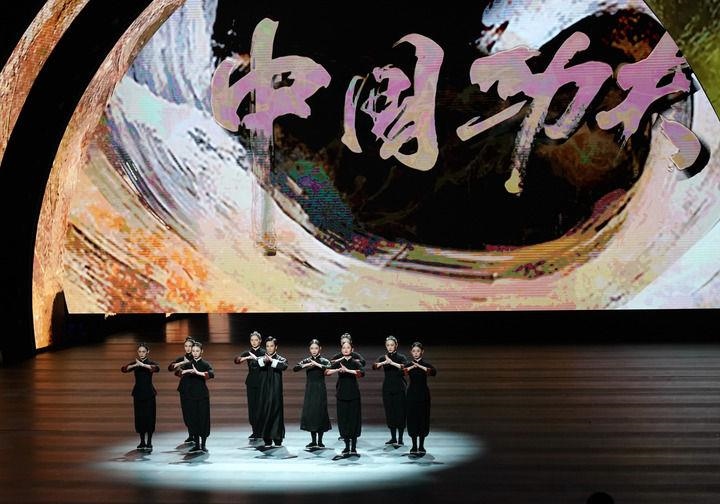 2024年9月19日，演職人員在北京文化論壇專場文藝演出中表演舞劇《詠春》。