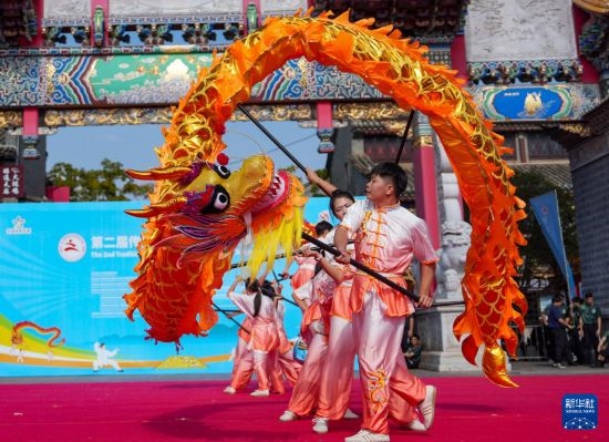 10月19日，廣州體育學(xué)院龍獅隊(duì)在傳統(tǒng)舞龍項(xiàng)目中比賽，最終他們獲得該項(xiàng)目金獎。